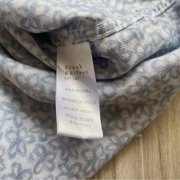 Frank & Eileen blue white flower print button down modal shirt size S - Picture 4 of 10